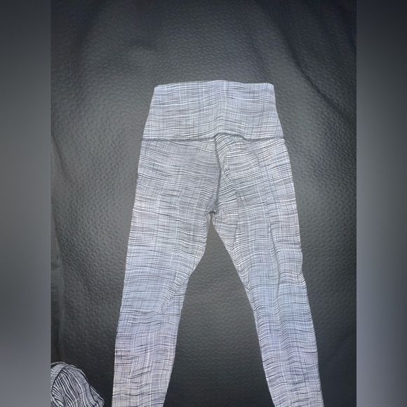 lululemon athletica Pants - Lululemon lab reflective white leggings. Size 8. 69%Nylon/31%Lycra. Made in Indo